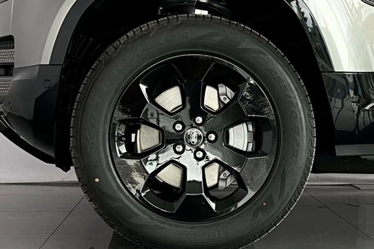 Land Rover Defender 110 D300 X-Dynamic SE