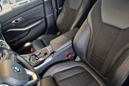 BMW Seria 3 320i Sport Line aut