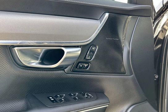 Volvo V90 T8 AWD Plug-In Hybrid R-Design