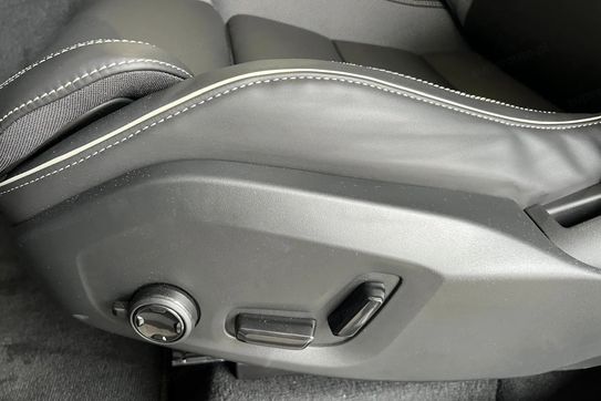 Volvo XC60 T8 Plug-In Hybrid AWD Plus Black Edition