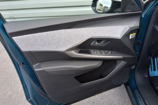 Peugeot 3008 GT 1.2 mHEV e-DCS6