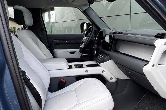 Land Rover Defender 110 D250 X-Dynamic HSE