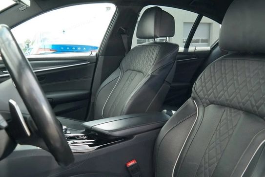 BMW Seria 5 540i xDrive M Sport sport-aut
