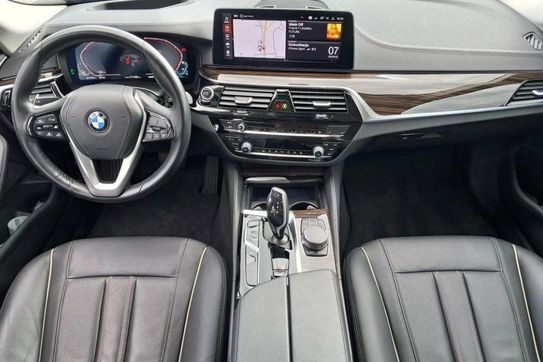 BMW Seria 5 530e xDrive Luxury Line aut