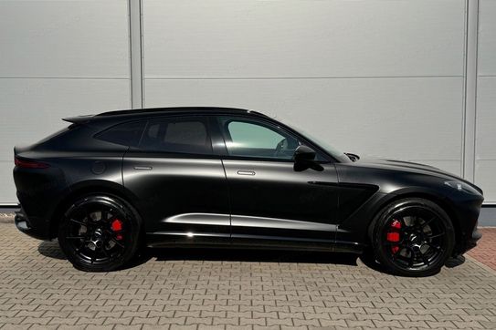 Aston Martin DBX V8