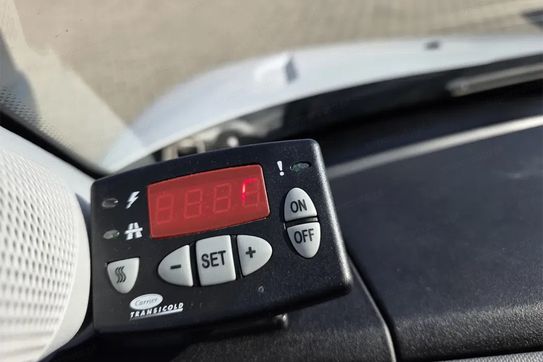 Iveco Daily 50C18 Kontener Chłodnia 8EP + Winda
