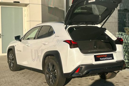 Lexus UX 300h F Sport Design