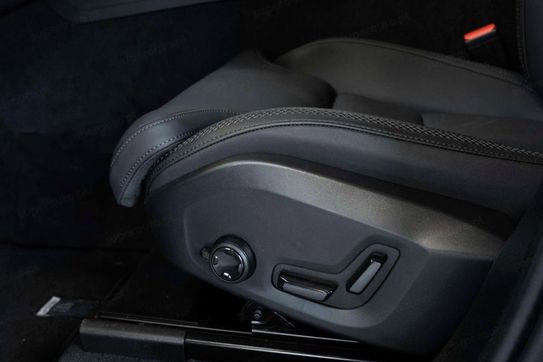 Volvo XC60 B5 AWD Ultra Dark