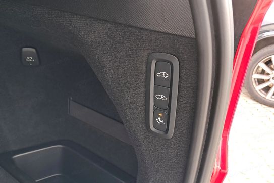 Volvo XC90 T8 AWD Plug-In Hybrid Ultra Dark 7os aut