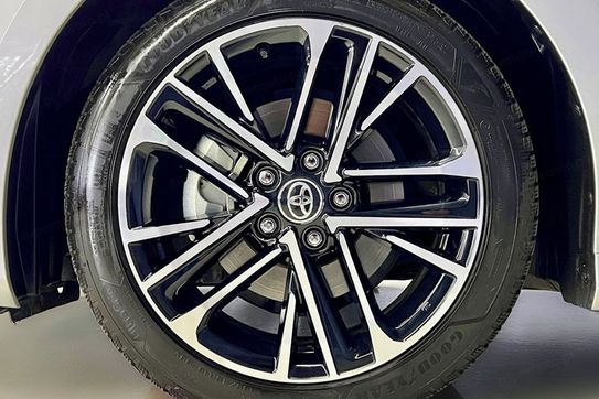 Toyota Camry Executive 2.5 Hybrid Dynamic Force