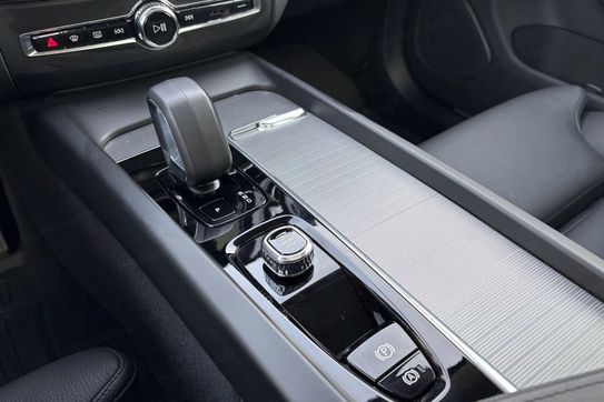 Volvo XC60 T6 Plug-In Hybrid AWD Ultra Dark