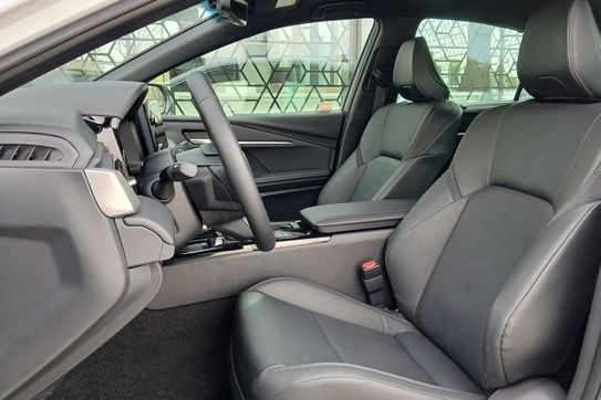 Toyota Camry Hybrid Dynamic Force Executive e-CVT