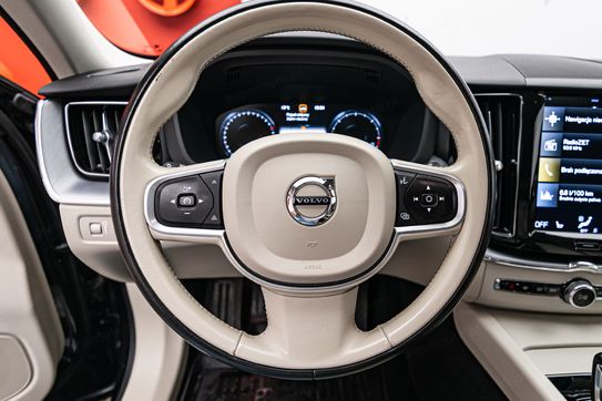 Volvo XC60 B4 D AWD Momentum Pro aut