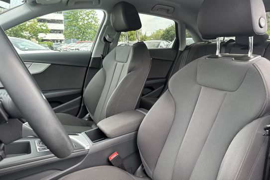 Audi A4 40 TFSI