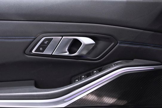 BMW Seria 3 330i xDrive M Sport