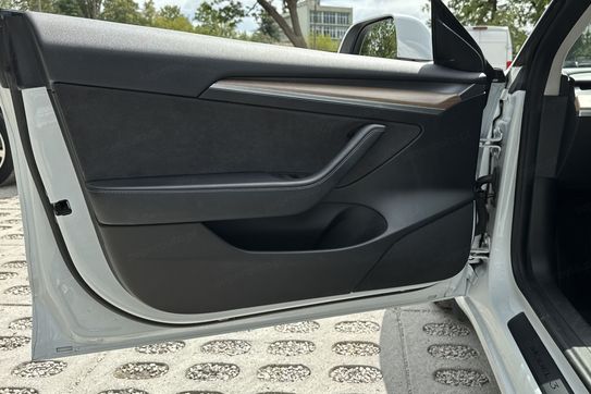 Tesla Model 3 RWD