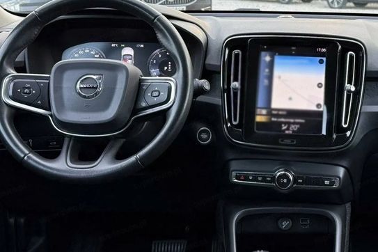 Volvo XC40 T3 Momentum Pro