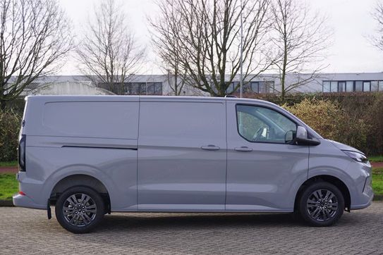 Ford Transit Custom 320 L2H1 Limited A8