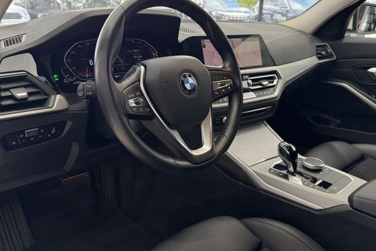 BMW Seria 3 320d Xdrive Advantage