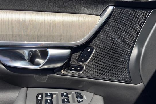 Volvo V90 T8 AWD Plug-In Hybrid Plus Dark