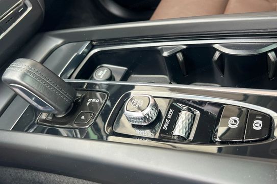 Volvo XC60 T6 AWD Plug-In Hybrid R-Design