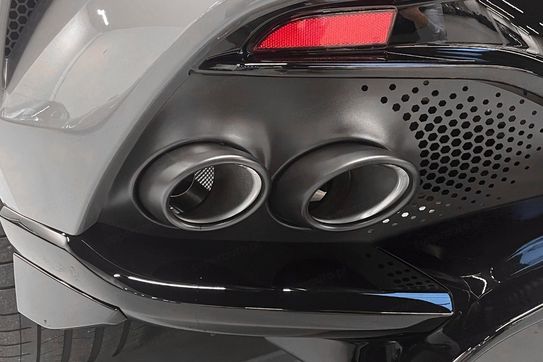 Aston Martin DBX 707