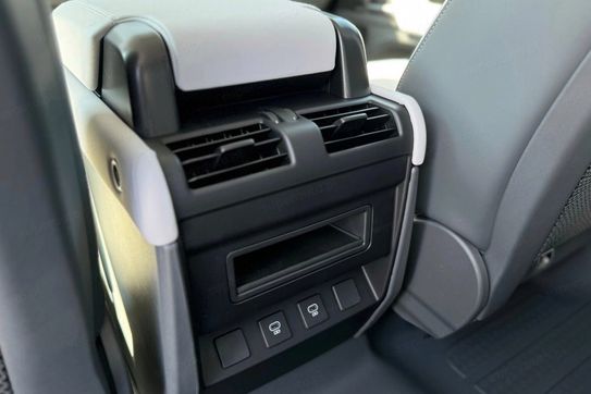 Land Rover Defender 110 D200 X-Dynamic SE