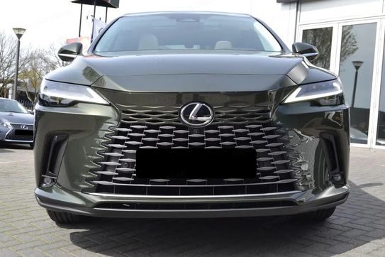 Lexus RX 450h+ Omotenashi