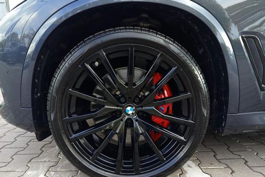 BMW X5 M50i