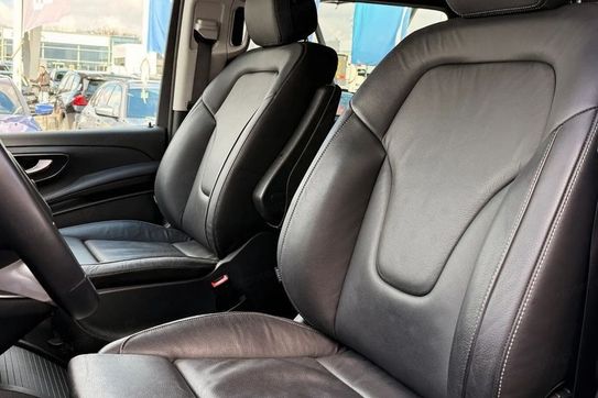 Mercedes V Klasa 300 d Extralang 4MATIC 9G-Tronic Avantgarde