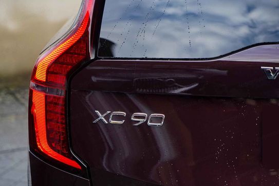 Volvo XC90 T8 AWD Plug-In Hybrid Ultra Dark 7os