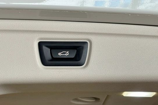 BMW Seria 3 318i Advantage aut