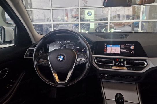 BMW Seria 3 318i Advantage