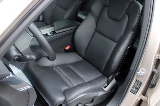 Volvo XC60 B4 D AWD Plus Dark