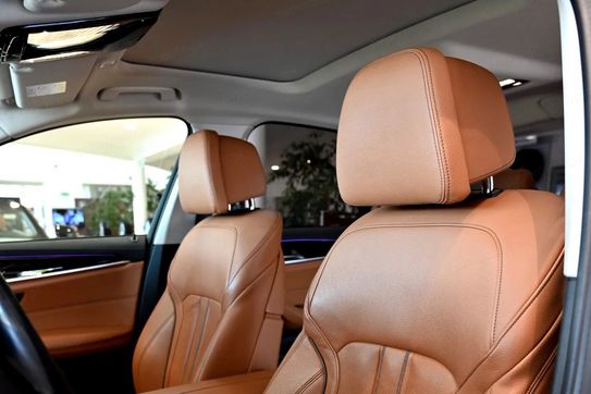 BMW Seria 5 530d xDrive Luxury Line