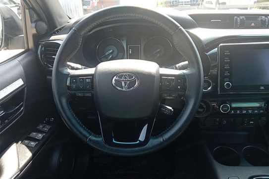 Toyota HiLux Invincible 4x4 AT