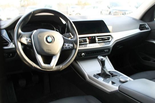 BMW Seria 3 318i