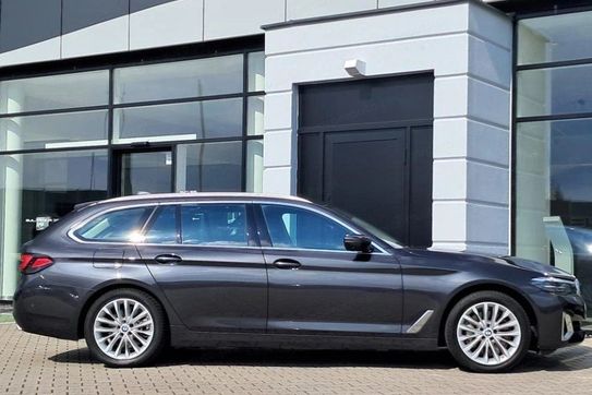 BMW Seria 5 530e xDrive Luxury Line aut