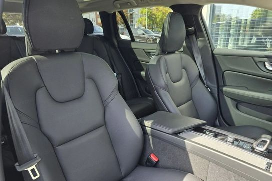 Volvo V60 B4 B Plus Dark