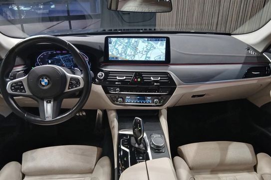 BMW Seria 5 530d xDrive Luxury Line