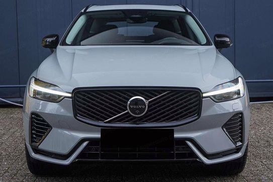 Volvo XC60 B5 AWD Ultra Dark