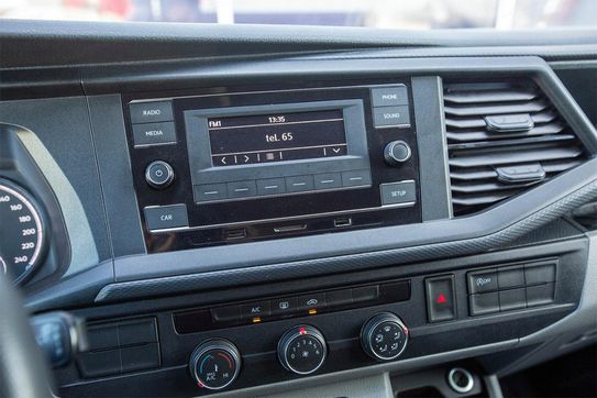 Volkswagen Transporter Kombi L2H1