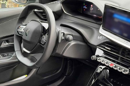 Peugeot 2008 Allure e-DCS 1.2 mHEV