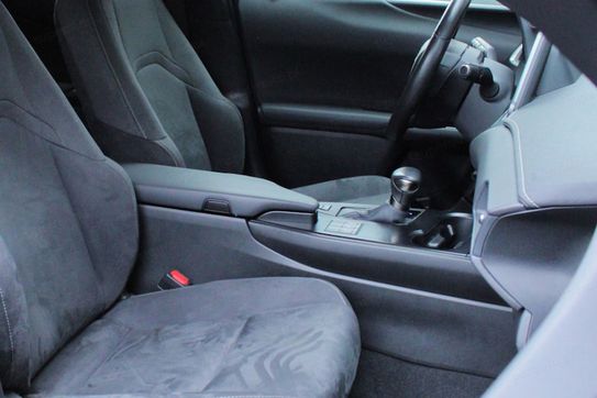 Lexus UX 300h Business