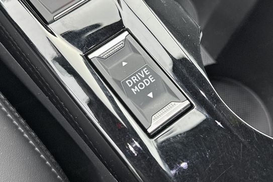 Peugeot 2008 GT 1.2 PureTech EAT8