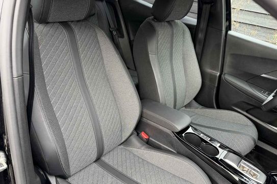 Peugeot 2008 Allure e-DCS 1.2 mHEV