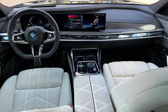 BMW Seria 7 M760e PHEV xDrive Individual Edition sport-aut