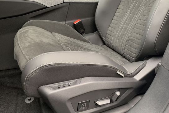 Peugeot 5008 GT 1.2 mHEV e-DCS6