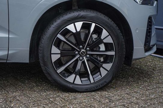 Volvo XC60 B5 AWD Ultra Dark