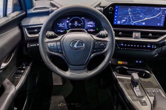 Lexus UX 300h F Sport Design